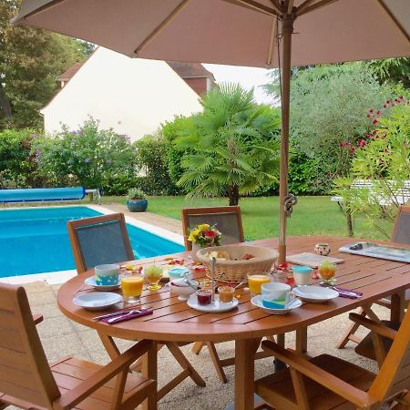 メゾン＝ラフィット Les Hibiscus Bed & Breakfast エクステリア 写真