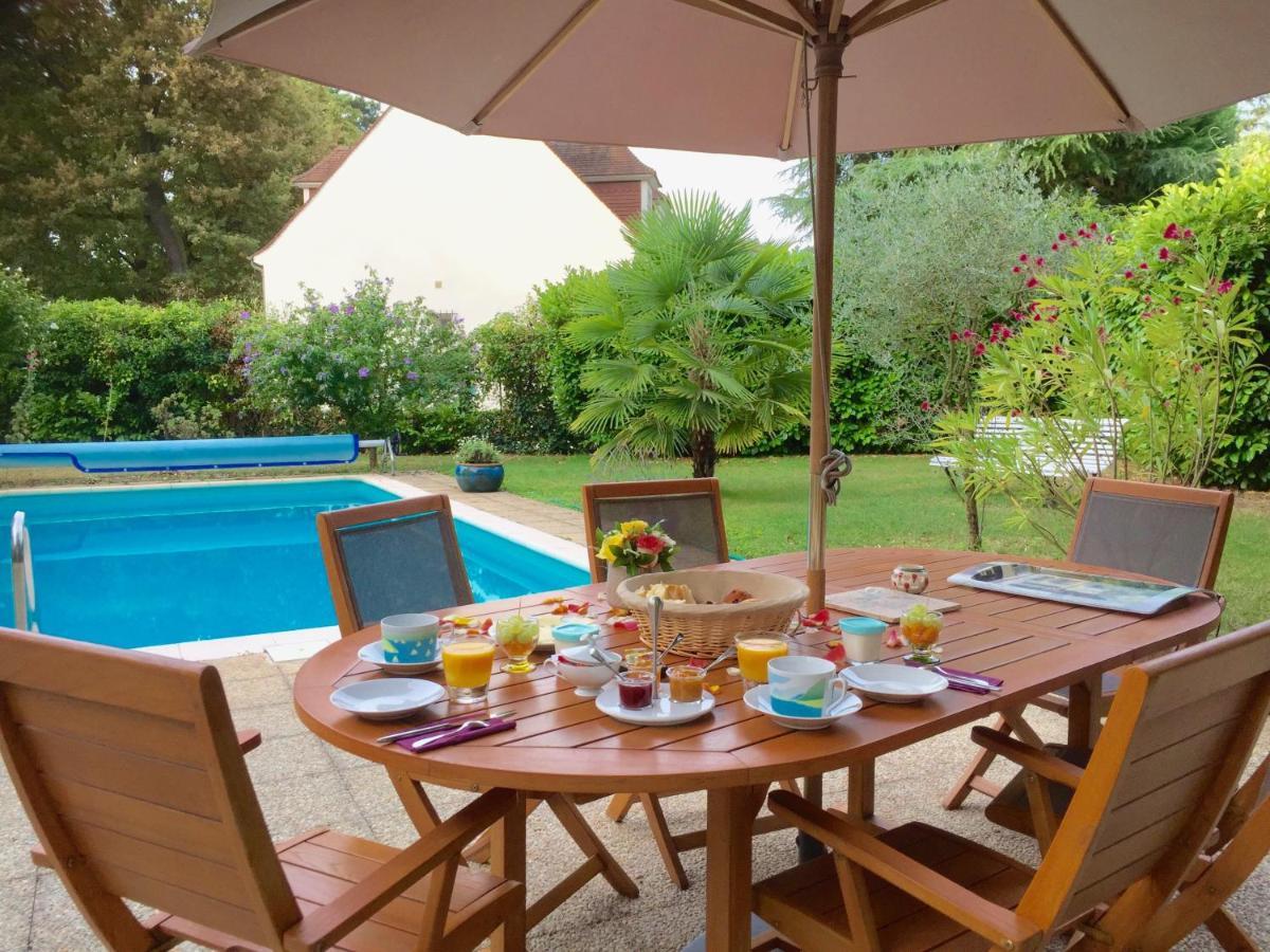 メゾン＝ラフィット Les Hibiscus Bed & Breakfast エクステリア 写真