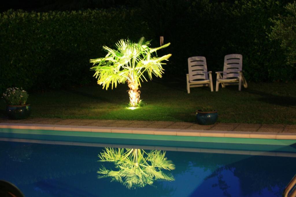 メゾン＝ラフィット Les Hibiscus Bed & Breakfast エクステリア 写真