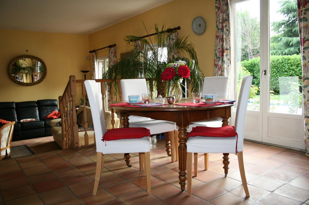 メゾン＝ラフィット Les Hibiscus Bed & Breakfast エクステリア 写真