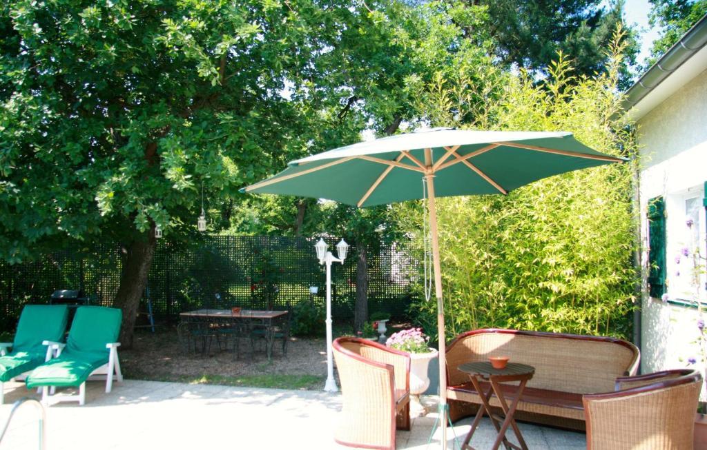 メゾン＝ラフィット Les Hibiscus Bed & Breakfast エクステリア 写真