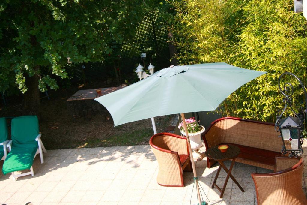 メゾン＝ラフィット Les Hibiscus Bed & Breakfast エクステリア 写真