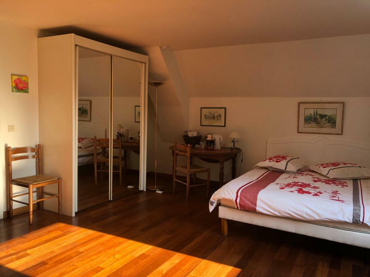 メゾン＝ラフィット Les Hibiscus Bed & Breakfast エクステリア 写真